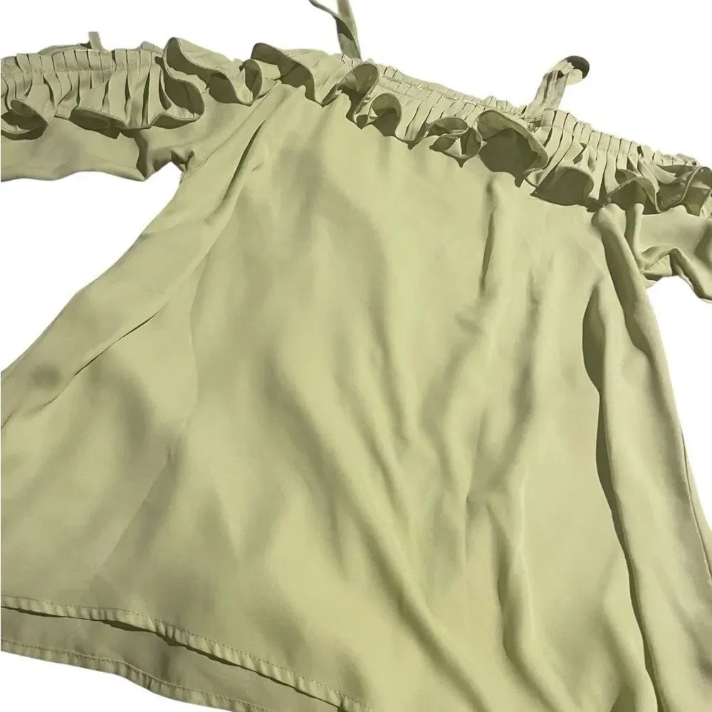 Michael Kors size large Ruffled Off-Shoulder Blouse in Light Green perfect cond